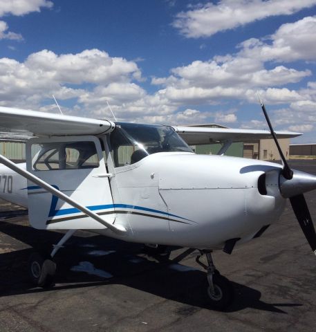 Cessna Skyhawk (N35770) - Just cleaned her up at Marana