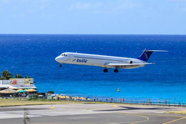 McDonnell Douglas MD-83 (PJ-MDB) - Insel air landing at TNCM