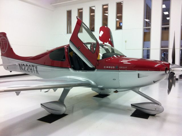 Cirrus SR-22 (N229TX)