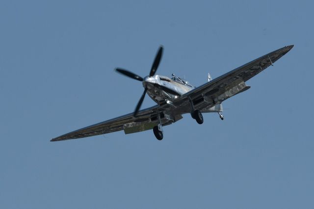 SUPERMARINE Spitfire (G-IRTY)