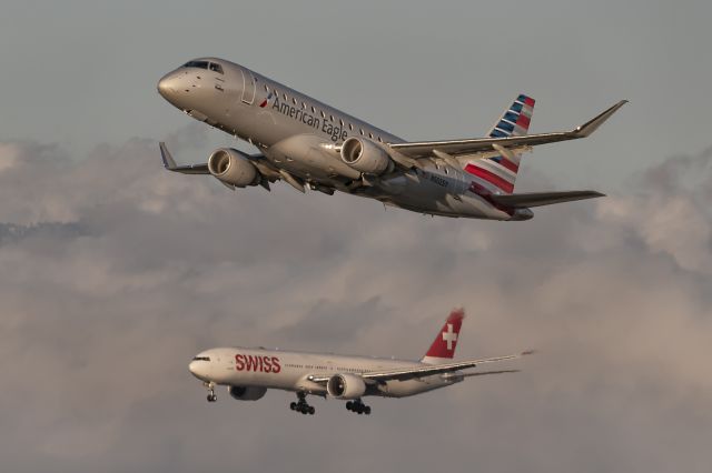 Embraer 175 (N502SY) - 25th January, 2024: East Imperial Ave view of parallel takeoff and landing at LAX: American ERJ taking off from rwy 25R while Swiss T7 (HB-JNL) is about to touch down on rwy 25L.