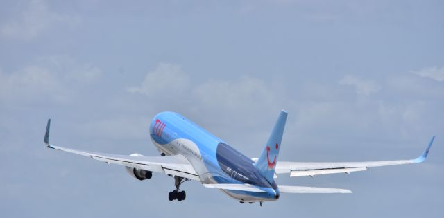 BOEING 767-300 (OO-JNL)