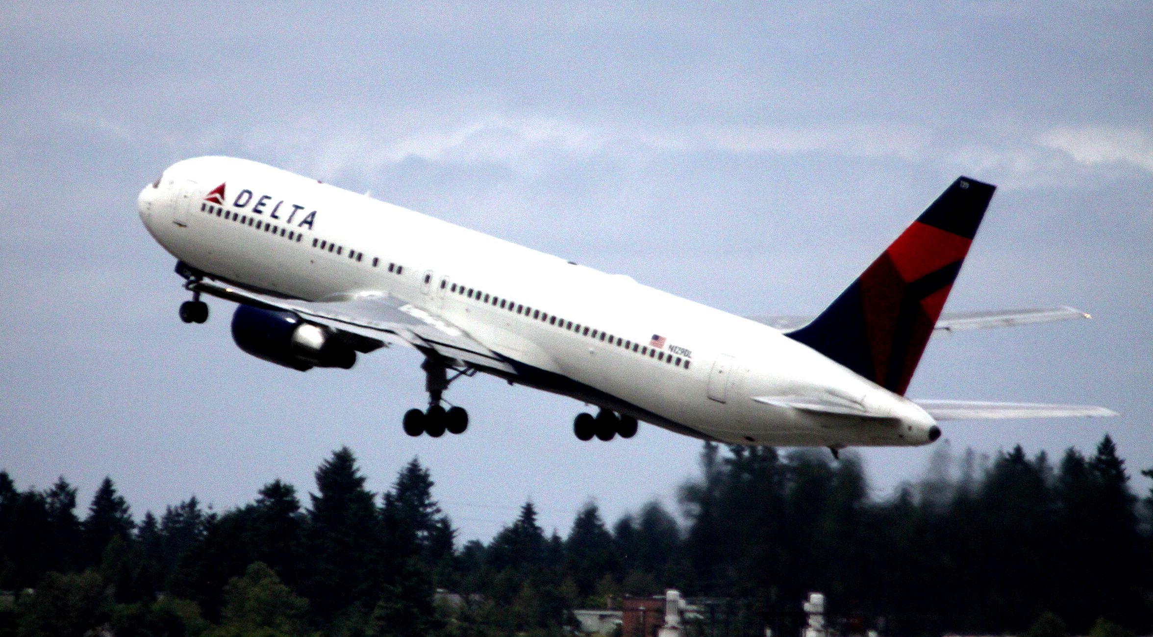 BOEING 767-300 (N129DL) - Departure, Operating as DL # 588 to KMSP