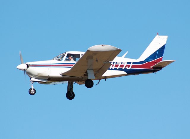 Piper Cherokee (N4177J) - Arriving from Otis