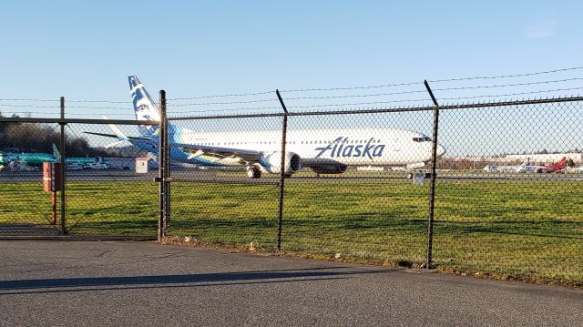 Boeing 737 MAX 9 (N934AK) - Preparing for the taxi runup test.