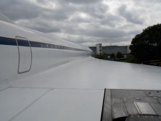 Aerospatiale Concorde (G-BBDG) - Wing of the G-BBDG