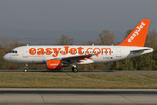 Airbus A319 (G-EZDF)