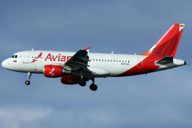 Airbus A319 (N557AV)