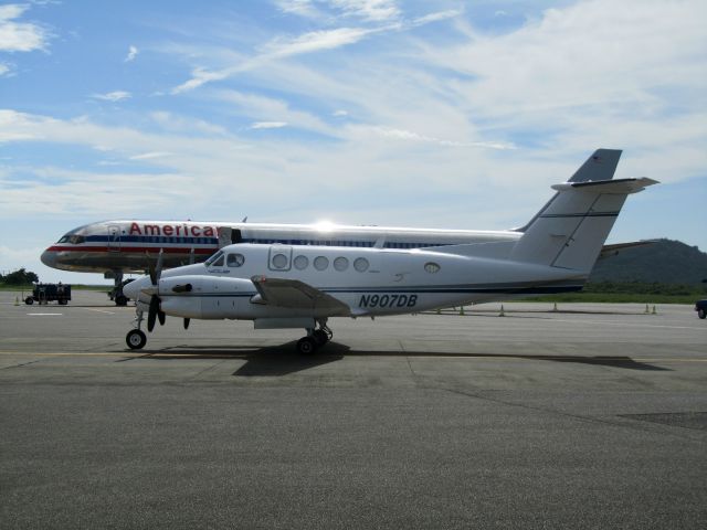 Beechcraft Super King Air 300 (N907DB)