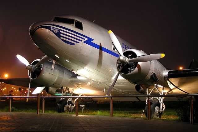 Douglas DC-3 (OK-XDM)