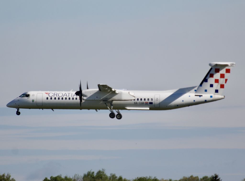 de Havilland Dash 8-400 (9A-CQB)