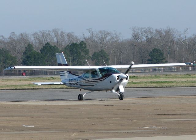 Cessna Cardinal (N8056G) - About to take off from the Monroe,Louisiana airport.