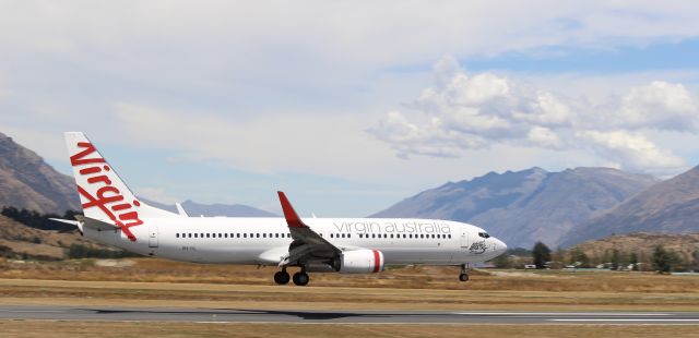 Boeing 737-800 (VH-YIL) - VH-YIL touching down at Queenstown International Airport.