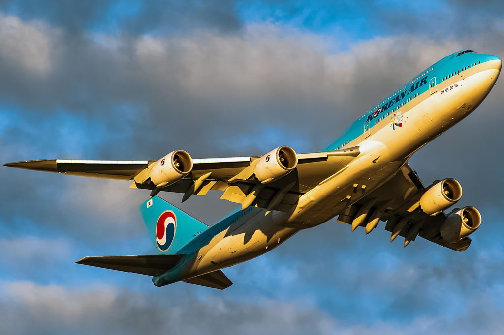 BOEING 747-8 (HL7637) - after thunderstorm