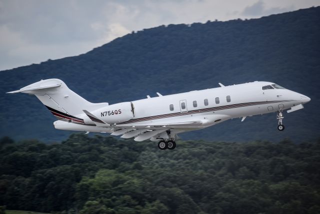 Canadair Challenger 350 (N756QS)