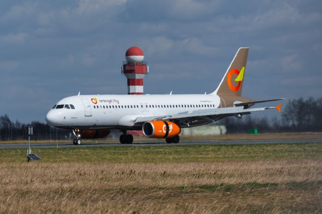 Airbus A320 (SX-KAT) - EPRZ