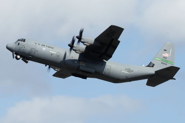 Lockheed C-130 Hercules (16-5849) - 'Hive 61' from the 61st Airlift Squadron, 'Green Hornets'. The fifth of 5 C-130's heading home to Little Rock Air Force Base, Arkansas after a 6 month deployment in Syria and Iraq.