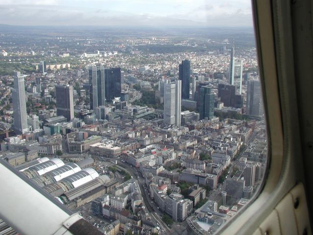 Cessna 152 (D-EIBF) - Downtown Frankfurt/Main, Germany