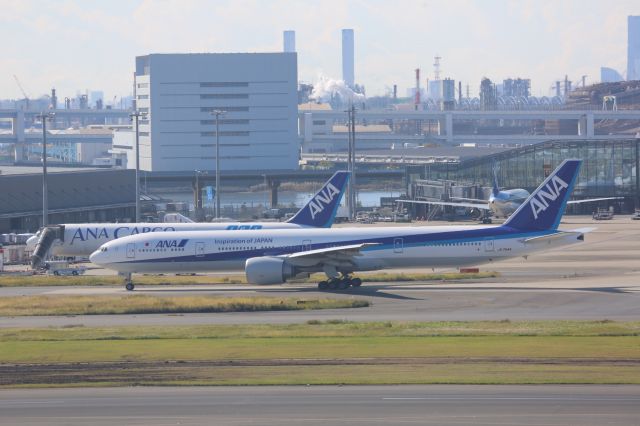 BOEING 777-300ER (JA784A)