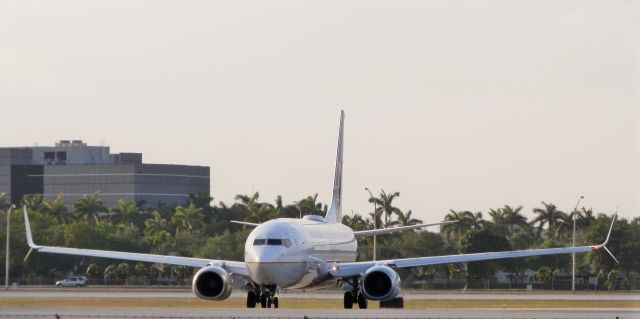 Boeing 737-800 (N27239) - Displaying"The cross-section of its Scimtar Winglets