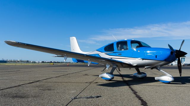 Cirrus SR-22 (N142DB)