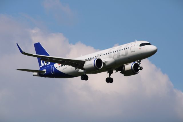 Airbus A320 (EI-SIP)