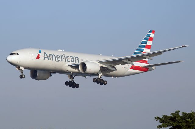 Boeing 777-200 (N780AN)