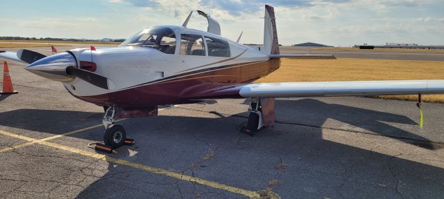 Mooney M-20 (N2823W)