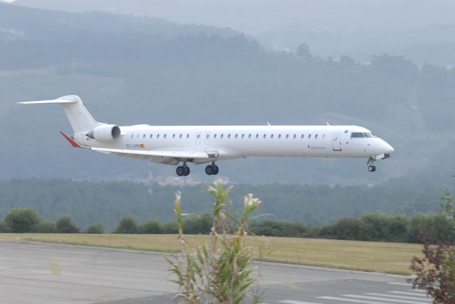 Bombardier CRJ-1000 (EC-LPN) - EC-LPN Landing At LEVX From LEPA. 01-08-2021