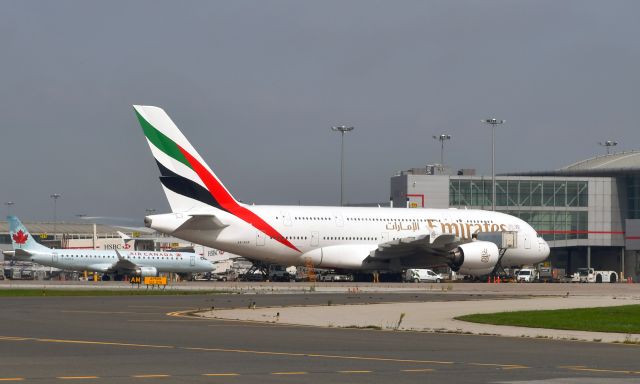 Airbus A380-800 (A6-EDP) - Emirates Airbus A380-861 A6-EDP in Toronto 