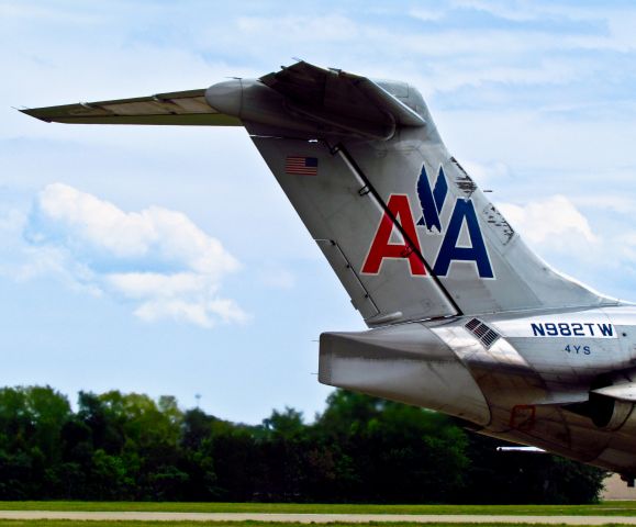 McDonnell Douglas MD-83 (N982TW)