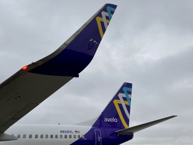 Boeing 737-800 (N808VL)