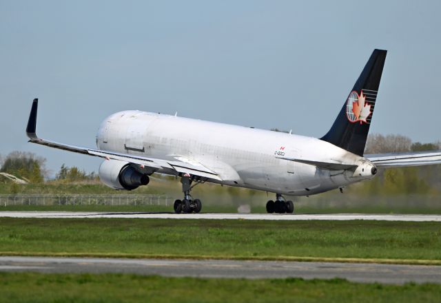 BOEING 767-300 (C-GOCJ)