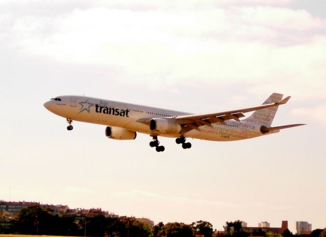 Airbus A330-300 (C-GKTS)