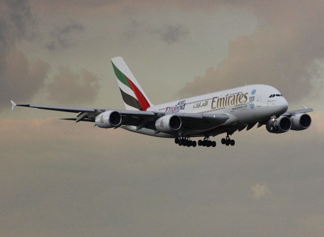 Airbus A380-800 (A6-EET)