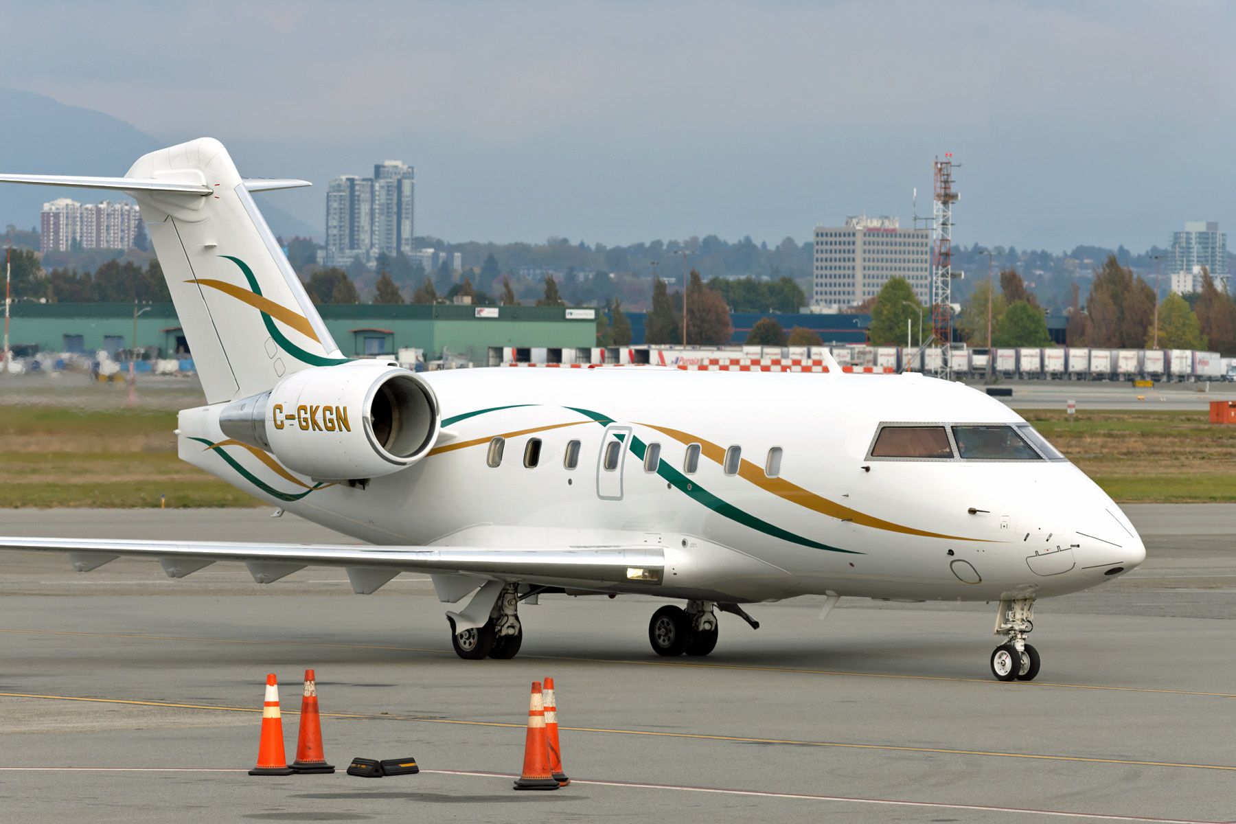 Canadair Challenger (C-GKGN)