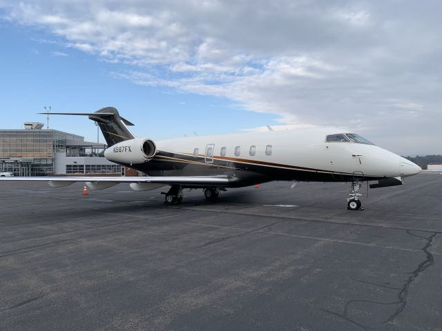 Canadair Challenger 350 (N587FX)