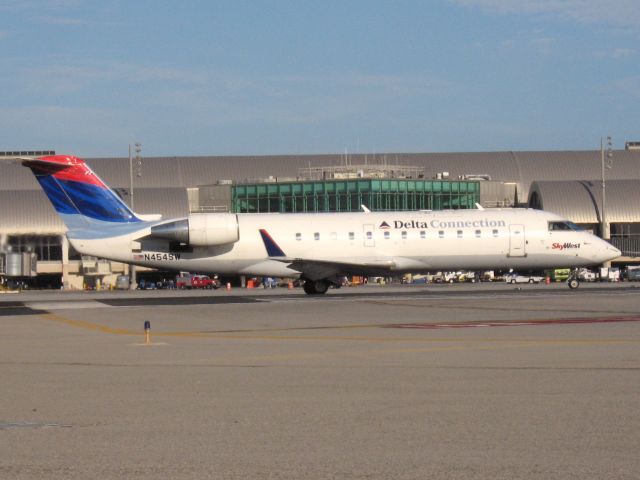 Canadair Regional Jet CRJ-200 (N454SW) - Holding on RWY 19R