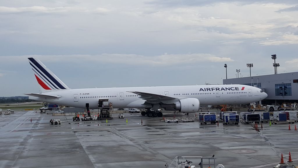BOEING 777-300 (F-GZNK)