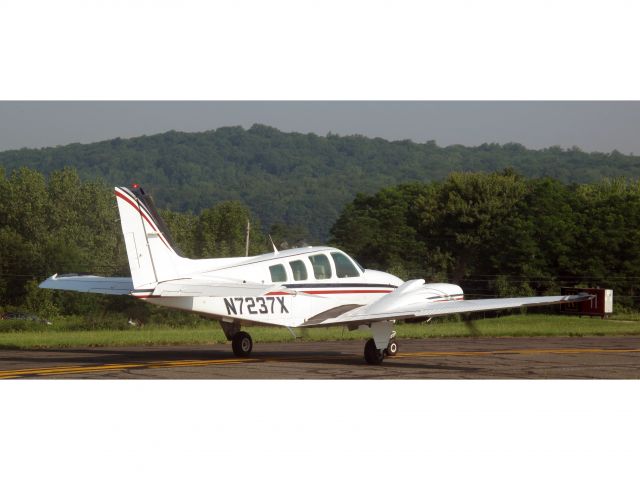 Beechcraft Baron (58) (N7237X) - Holding short of RW11.