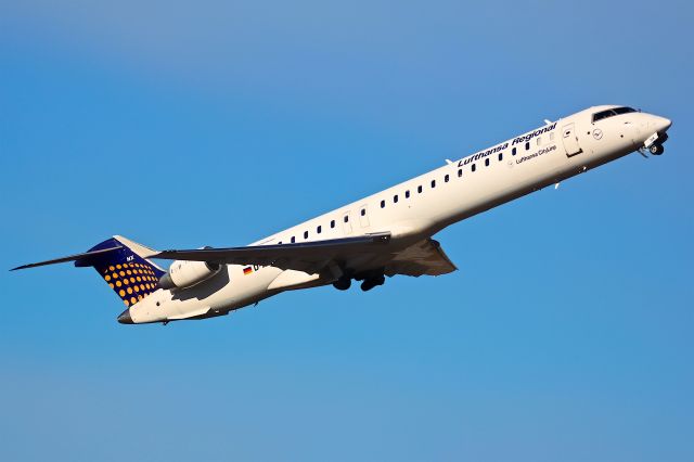 Canadair Regional Jet CRJ-900 (D-ACNX)