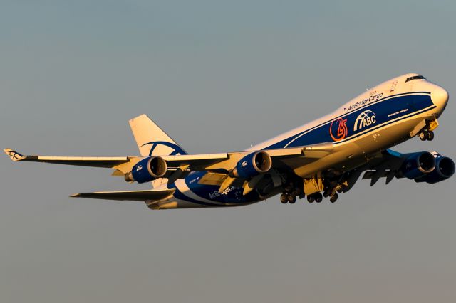 Boeing 747-400 (VQ-BWW)