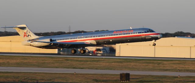 McDonnell Douglas MD-80 —