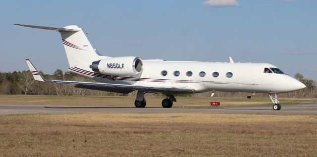 Gulfstream Aerospace Gulfstream IV (N850LF) - A Gulfstream Aerospace G-IV (SP) taxiing at H. L. Sonny Callahan Airport, Fairhope, AL, during the Classic Jet Aircraft Association's 2021 JetBlast - March 6, 2021. 