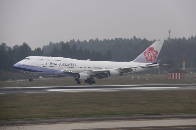 Boeing 747-400 (B-18205)