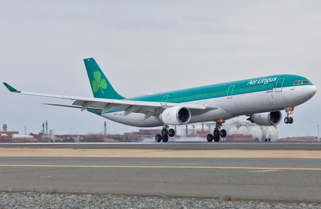 Airbus A330-300 (EI-DUZ) - Smoke show RWY27 landing @ KBOS Logan !