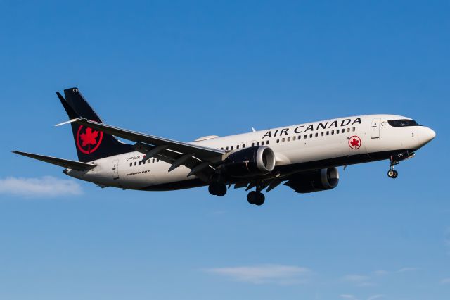 Boeing 737 MAX 8 (C-FSJH)