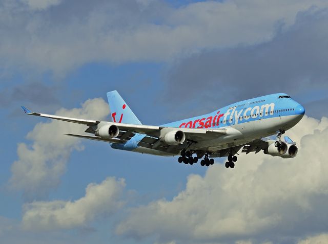 Boeing 747-400 (F-HSUN)