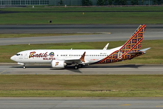 Boeing 737 MAX 8 (9M-LRJ)