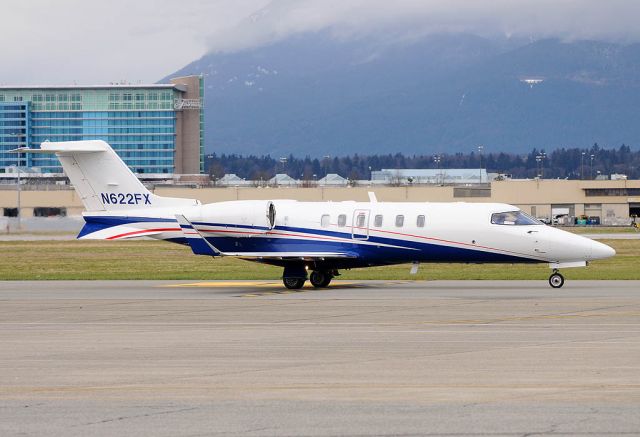 Learjet 40 (N622FX)